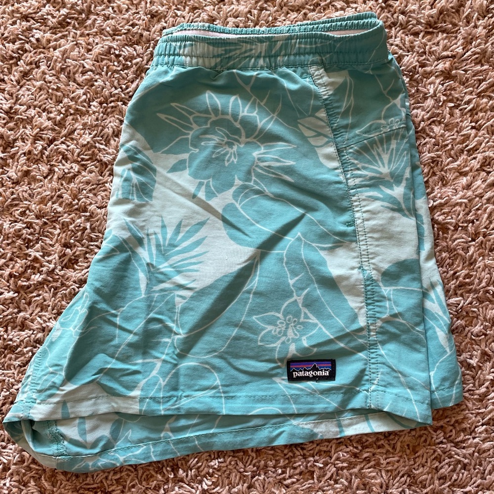 Blue floral Patagonia baggies womens size M